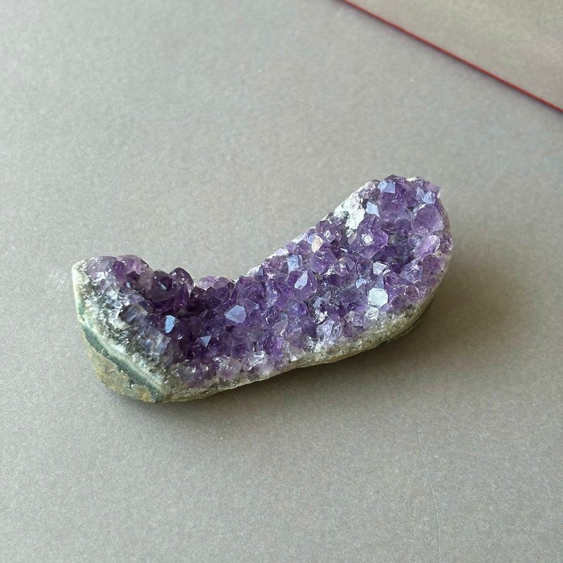 High-quality natural amethyst mountain concave Brazilian raw mineral, no optimization, no dyeing, one thing, one picture - Items for Display - Crystal Purple