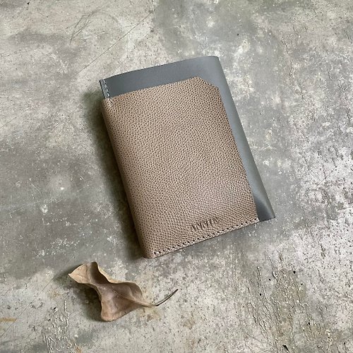 KAKU皮革設計 護照套/護照夾 燕麥手掌紋/灰