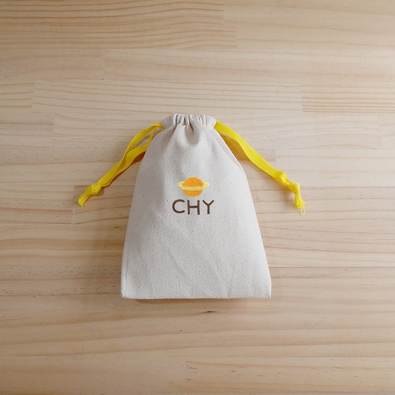 【Q-cute】小束口袋系列-土星-加字/客製化 - 化妝袋/收納袋 - 棉．麻 多色