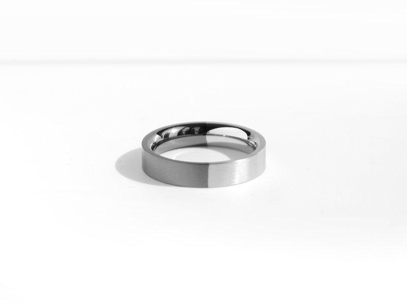 Brushed Two-Tone Ring | Grey | Engravable - แหวนทั่วไป - สแตนเลส สีเทา