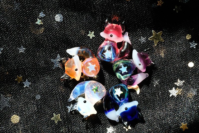 Starry Fox starry night. fox glass pendant - สร้อยคอ - แก้ว ขาว
