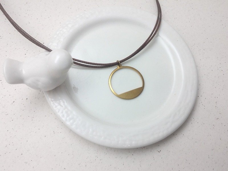蠟線項鍊 黃銅 鏤空圓框 素色簡約 蠟繩細線 - 鎖骨鍊 - 其他材質 咖啡色