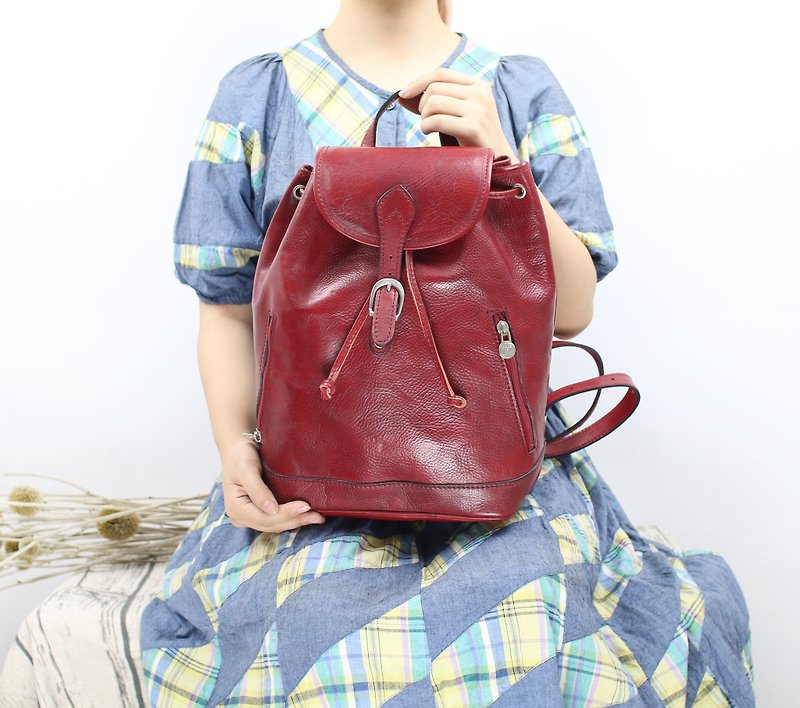 Back to Green:: Deep red bucket back // vintage Bag - Backpacks - Genuine Leather 