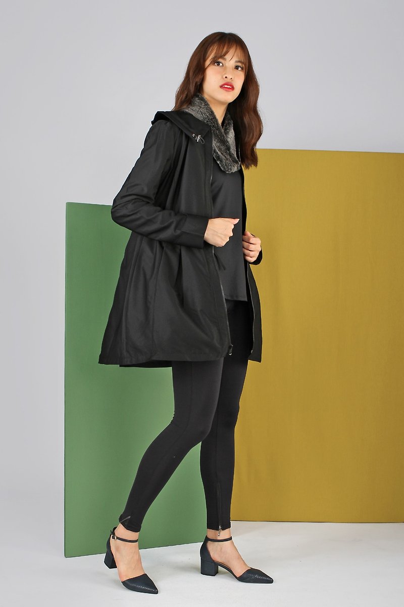荷葉領收腰長版外套 - 女大衣/外套 - 聚酯纖維 黑色