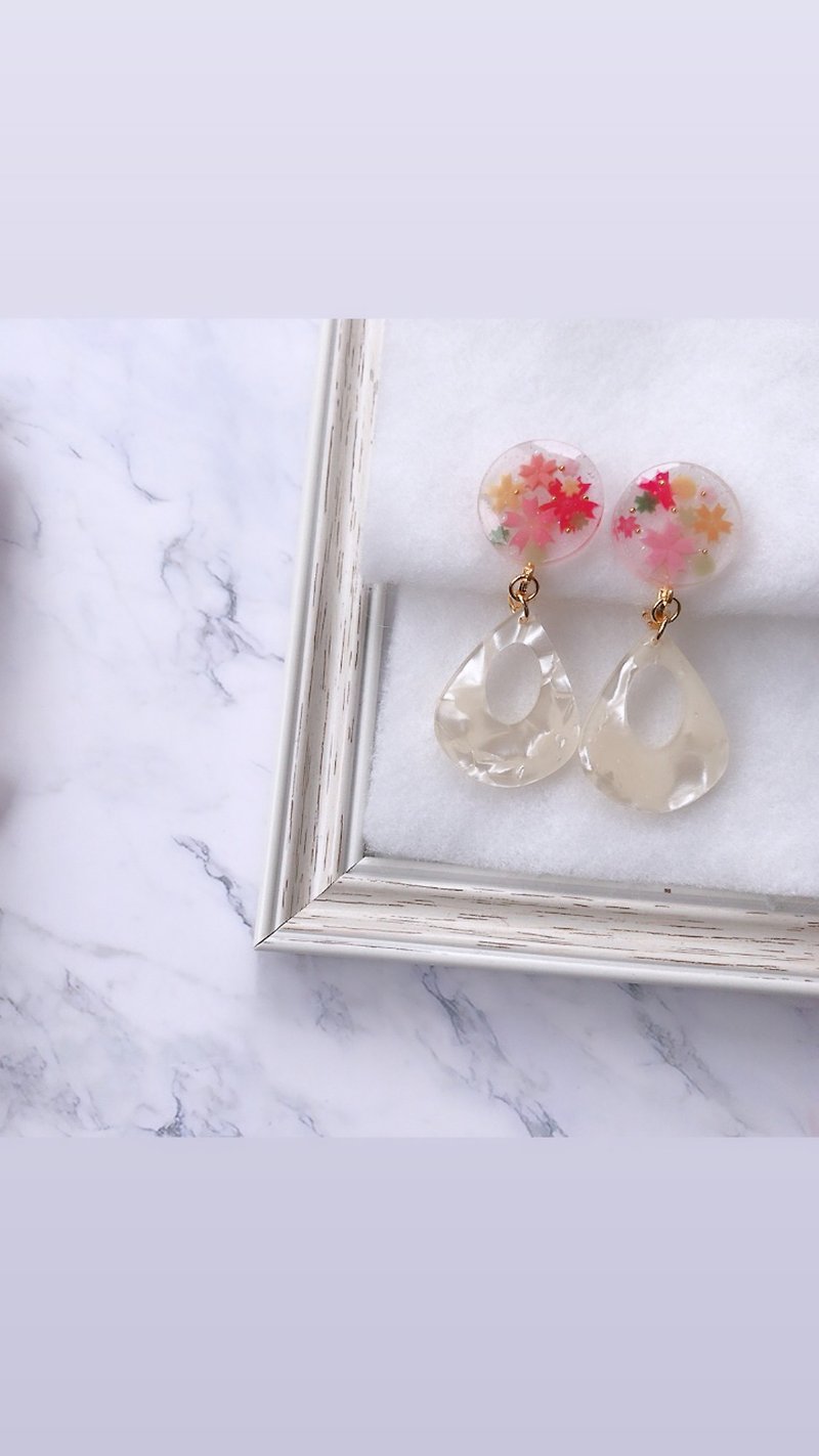 Cherry blossom earrings in full bloom - 耳環/耳夾 - 樹脂 粉紅色