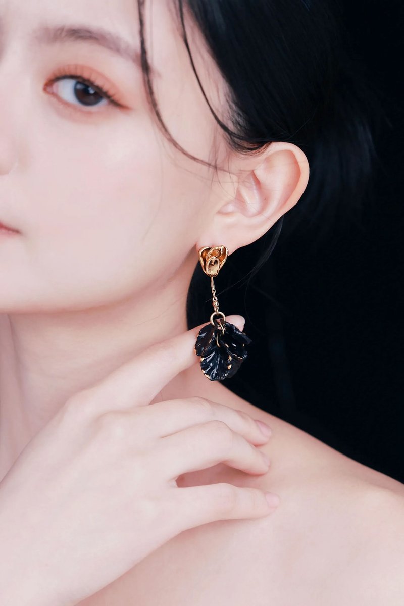 COR-DATE / Black / Tulip Sway Earrings / Short - ต่างหู - วัสดุอื่นๆ 
