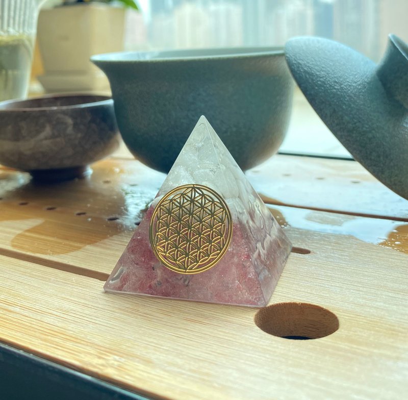 【月亮石+草莓晶】奧根能量塔Orgonite (6cm/5cm/4cm) - 擺飾/家飾品 - 水晶 