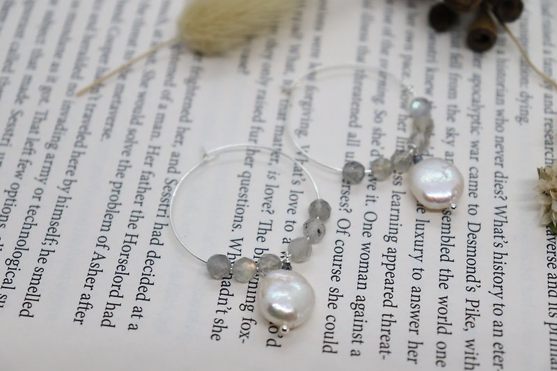Faceted Cut Labradorite Stones and Pearl Pure Silver Hoop Earrings - 耳環/耳夾 - 銀 