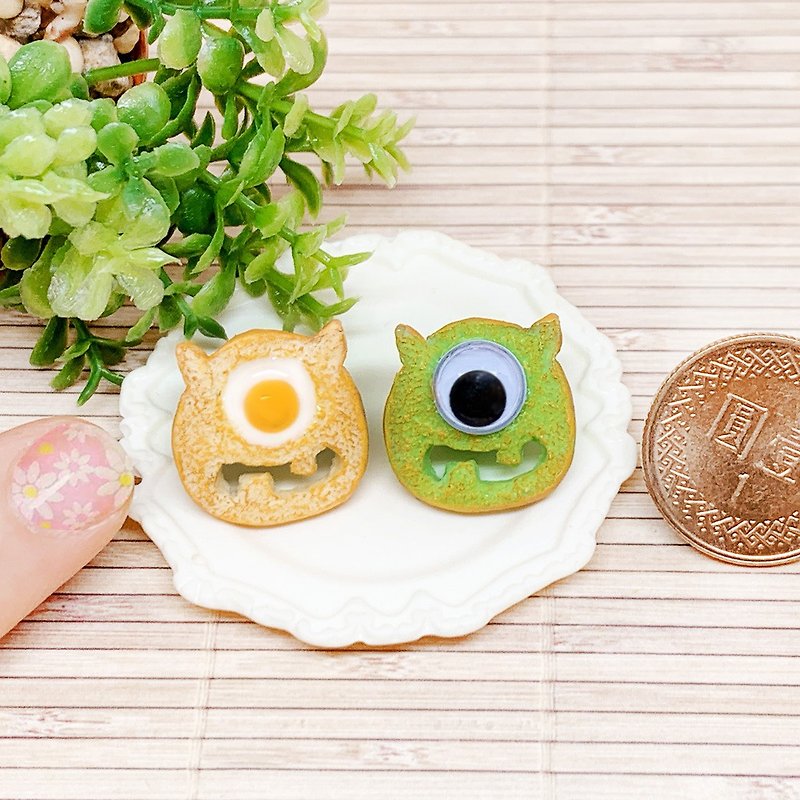 [Macro Food World] Handmade 1.7cm/Single Eye Devil/Poached Egg Toast/Earrings (Single) - ต่างหู - ดินเหนียว หลากหลายสี