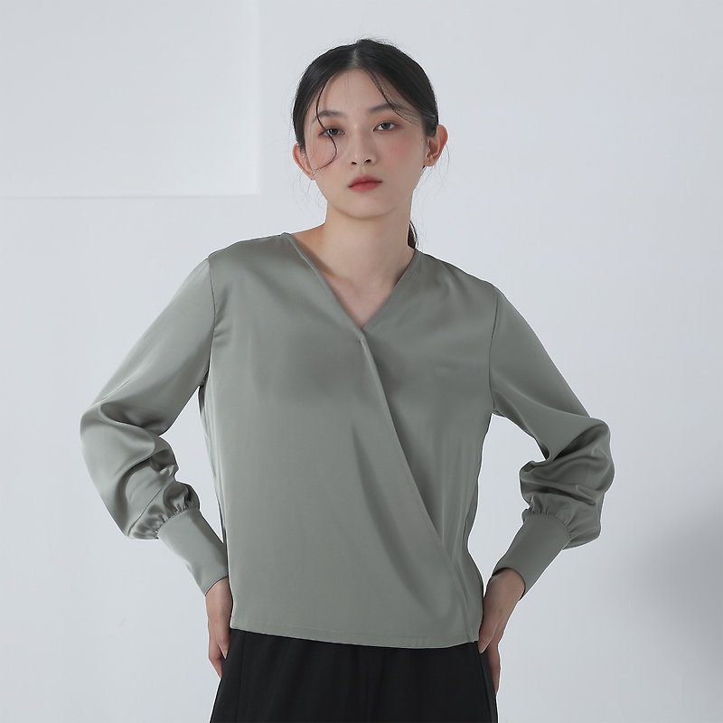 Xiangsi_Acacia interlaced top_22AF002_green - เสื้อเชิ้ตผู้หญิง - เส้นใยสังเคราะห์ สีเขียว