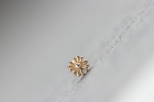 CHARIS GRACE 純14K Gold Cross Shaped Piercing 金十字鎖珠耳環(單個)
