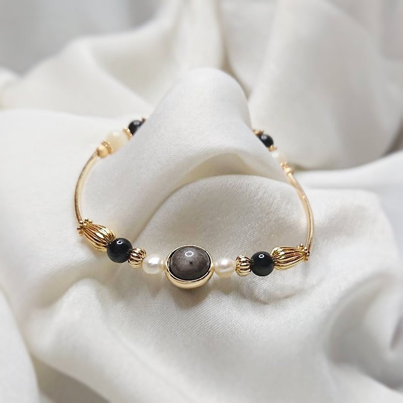 Jesse / Stone Pearl Bracelet / Silver Stone Bracelet / Vintage Bracelet in Daylight Antiques Black Jacket - สร้อยข้อมือ - เครื่องประดับพลอย สีทอง