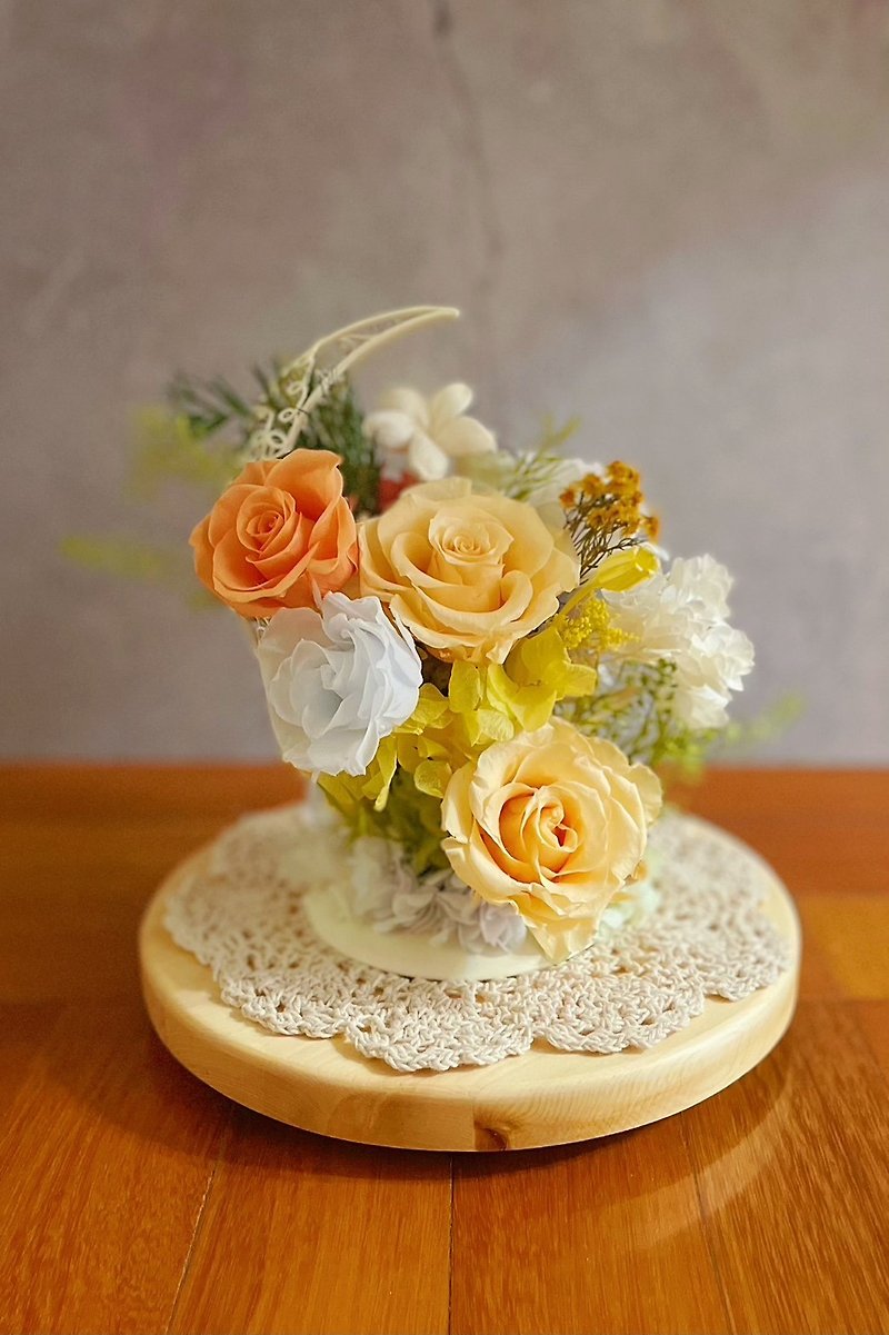 Moon-shaped eternal rose table flowers/home decoration/opening flower ceremony - ของวางตกแต่ง - พืช/ดอกไม้ หลากหลายสี
