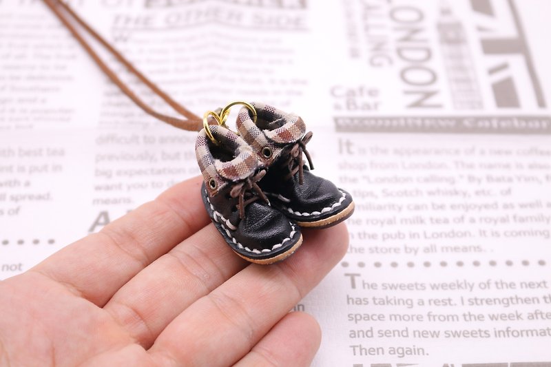 Mini lace-up boots necklace * Black lining - สร้อยคอ - หนังแท้ สีดำ
