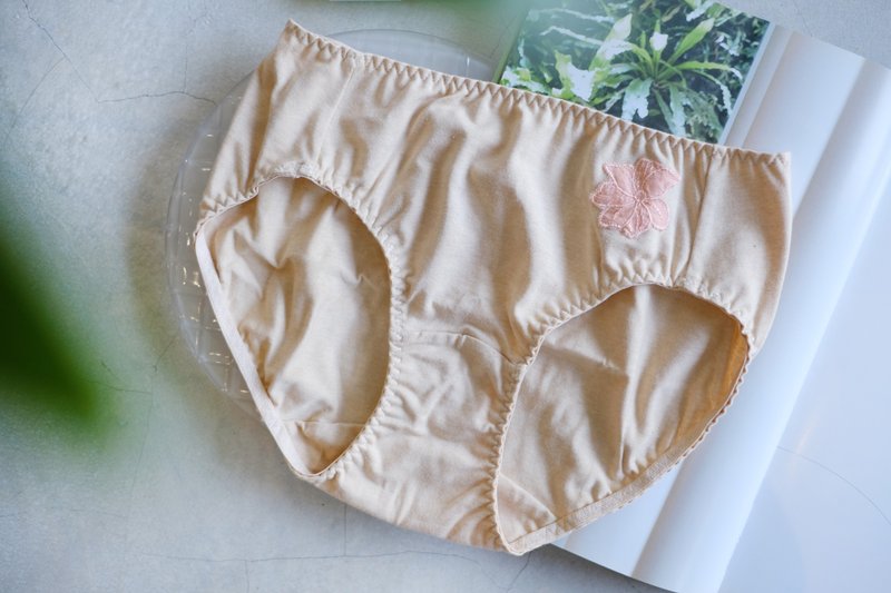 【手工內著】舒蔓・有機棉・純裸麥色中腰三角褲・台灣製 - 女內衣褲 - 棉．麻 卡其色