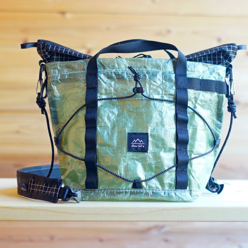 Green [Chibi Hiker Sacoche・S] / Mountaineering, hiking, camping, festivals, outdoor, shoulder bag, tote bag, slowhike, waterproof, lightweight - กระเป๋าแมสเซนเจอร์ - วัสดุอีโค สีเขียว