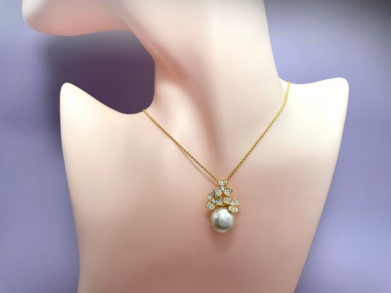 Clover Natural Saltwater Pearl South Sea Gold Beads Champagne Gold Clover Pendant - สร้อยคอ - ไข่มุก สีทอง