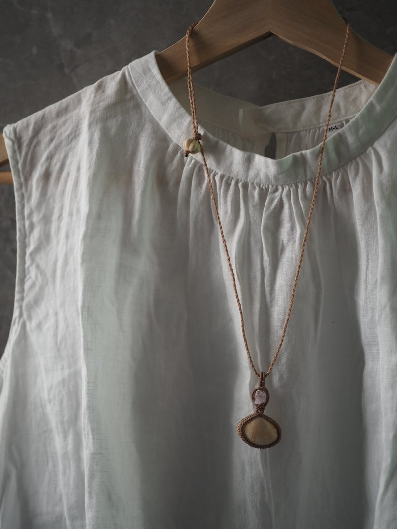 Macramé shell necklace - สร้อยคอ - เปลือกหอย 