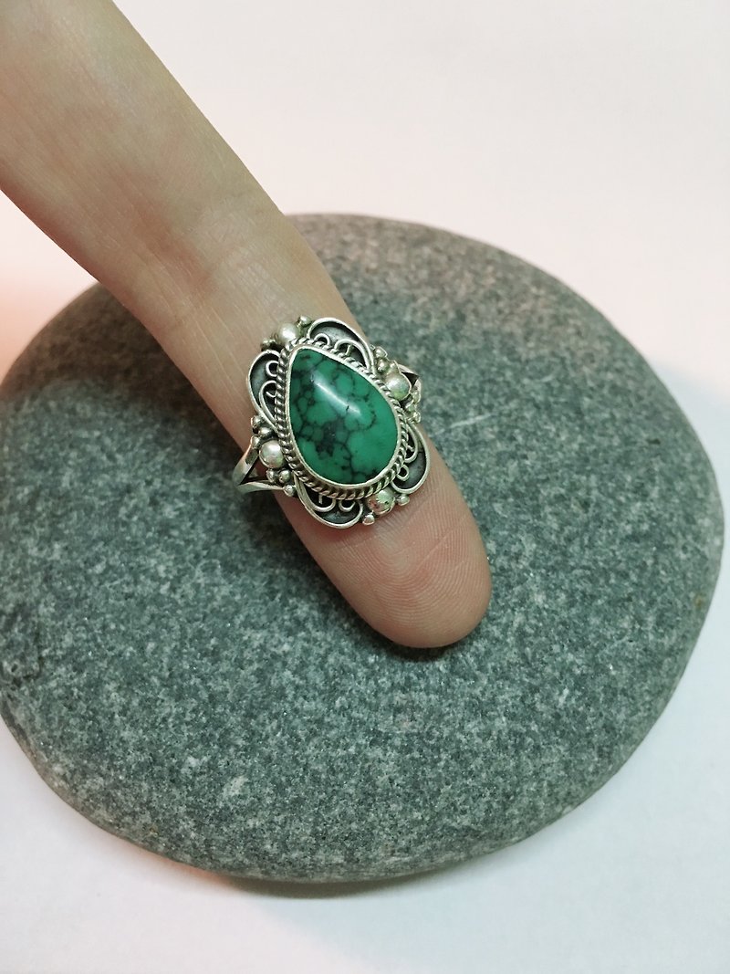 Turquoise Ring Handmade in Nepal 92.5% Silver - แหวนทั่วไป - เครื่องเพชรพลอย 