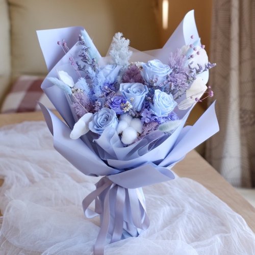 K　ブルー65束、白65束、紫2束 パープルのブルーバラの韓国の花束 - ショップ floralyuialley ドライ