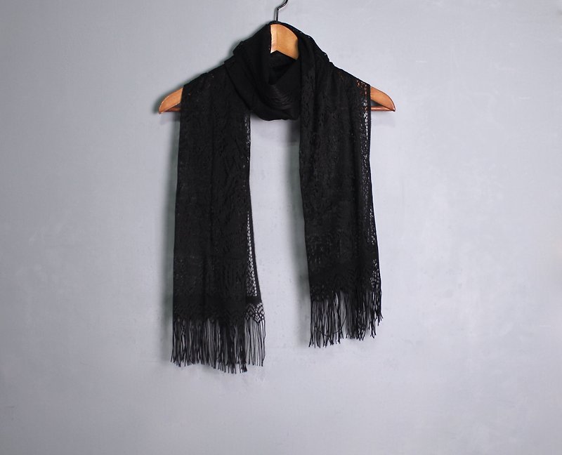 FOAK vintage / black / vintage pattern crochet scarf - ผ้าพันคอถัก - วัสดุอื่นๆ 