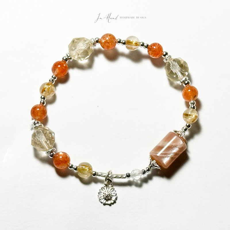 あたたかな陽射しとヘリクリサムの輝き - サンストーン、オレンジムーンストーン、ルチルクォーツの純銀デザインブレスレット - ブレスレット - クリスタル オレンジ