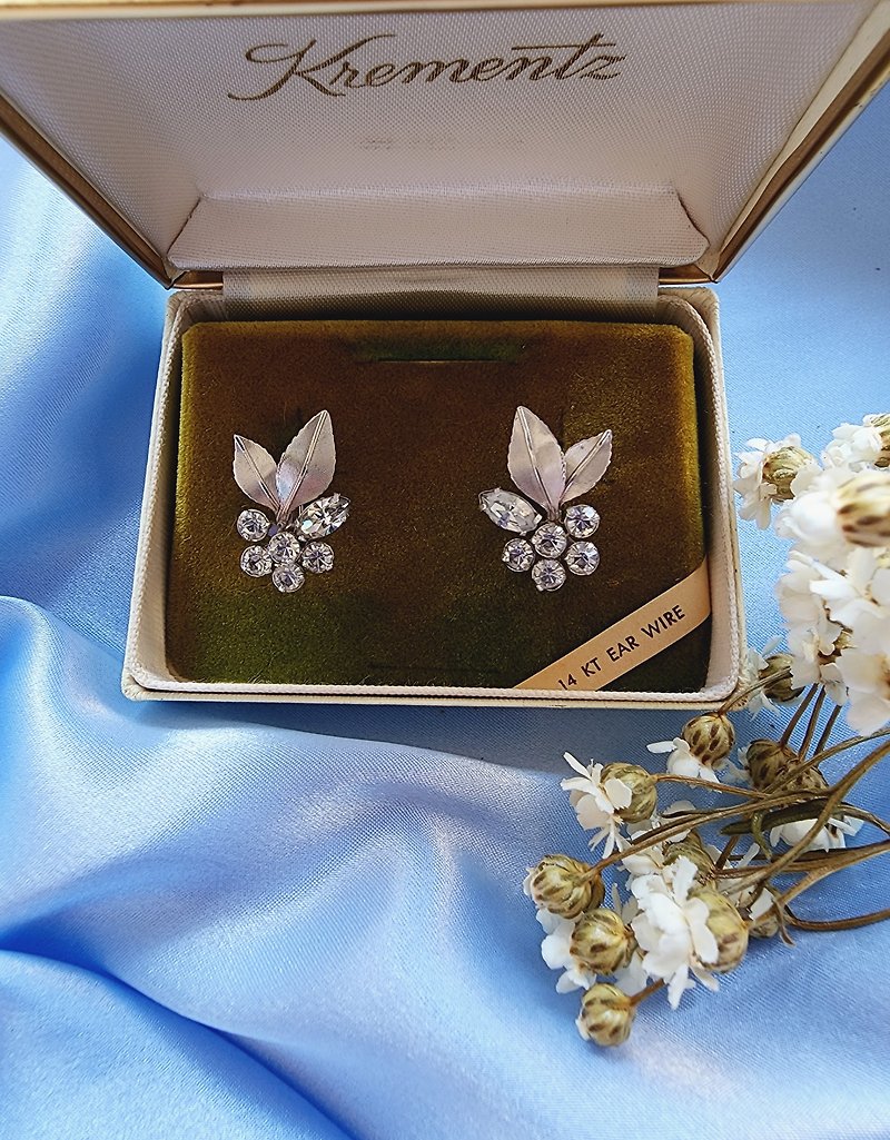American Western Antique Jewelry / Krementz Silver Leaf Pear Diamond Flower Wrapped Gold Clip Earrings / Vintage Jewelry - ต่างหู - โลหะ 