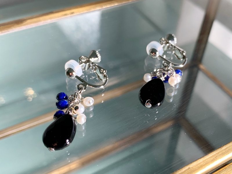 [June and December birthstones] Lucky Stone Lapis lazuli and onyx and freshwater pearl Clip-On/ pierced earrings - ต่างหู - เครื่องประดับพลอย 