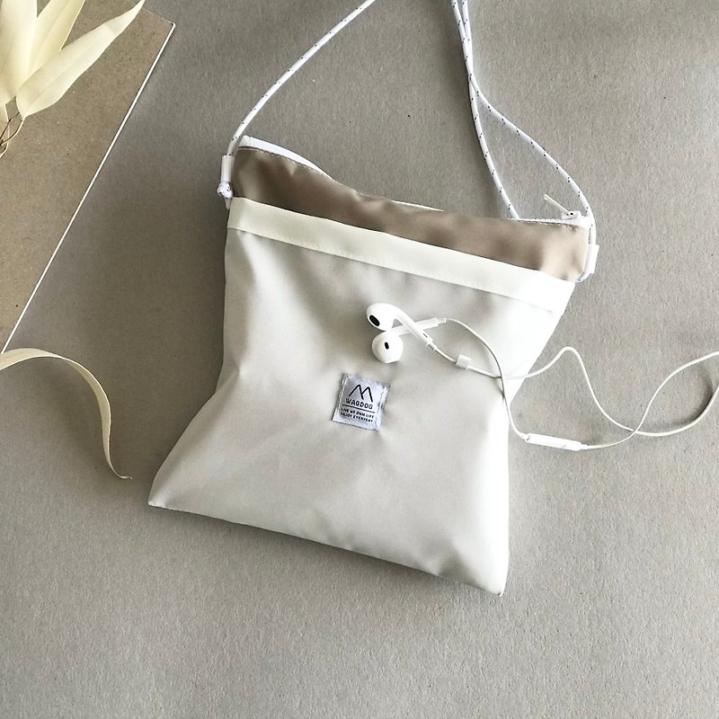 white×beige / two-tone color sacoche / shoulder bag / lightweight - กระเป๋าแมสเซนเจอร์ - ไนลอน ขาว