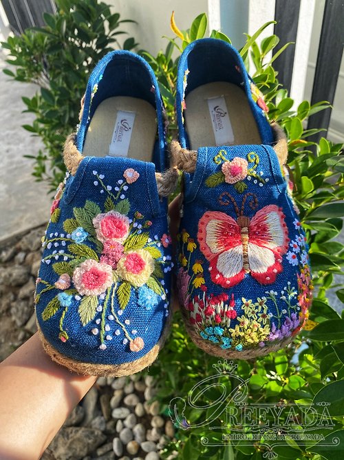 embroideringpreeyada Handmade shoes, woven fabric, Indigo, decorated with Embroidery thread, all hands on both sides