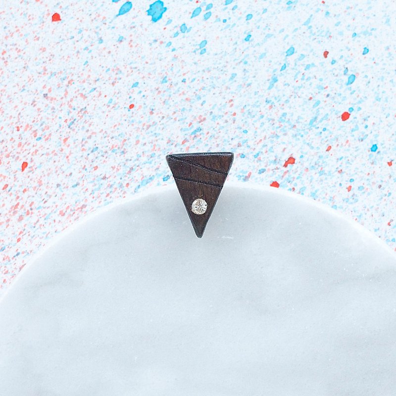三角形  原木手工耳環 純銀耳針 單個 禮物訂製 - 耳環/耳夾 - 木頭 咖啡色