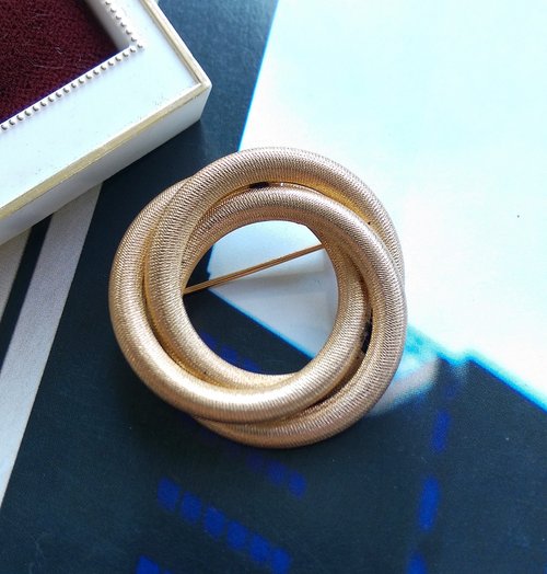 老時光角落 Vintage Jewelry 西洋古董飾品 金色調 纏繞 環圈 別針