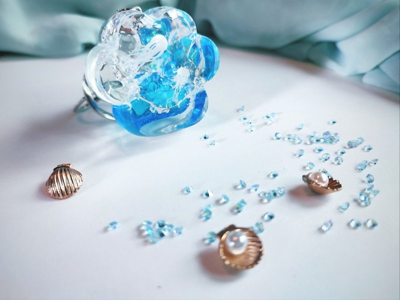 Jellyfish Heart Cat's Claw Key Ring / Bag Hanging - ที่ห้อยกุญแจ - เรซิน สีน้ำเงิน