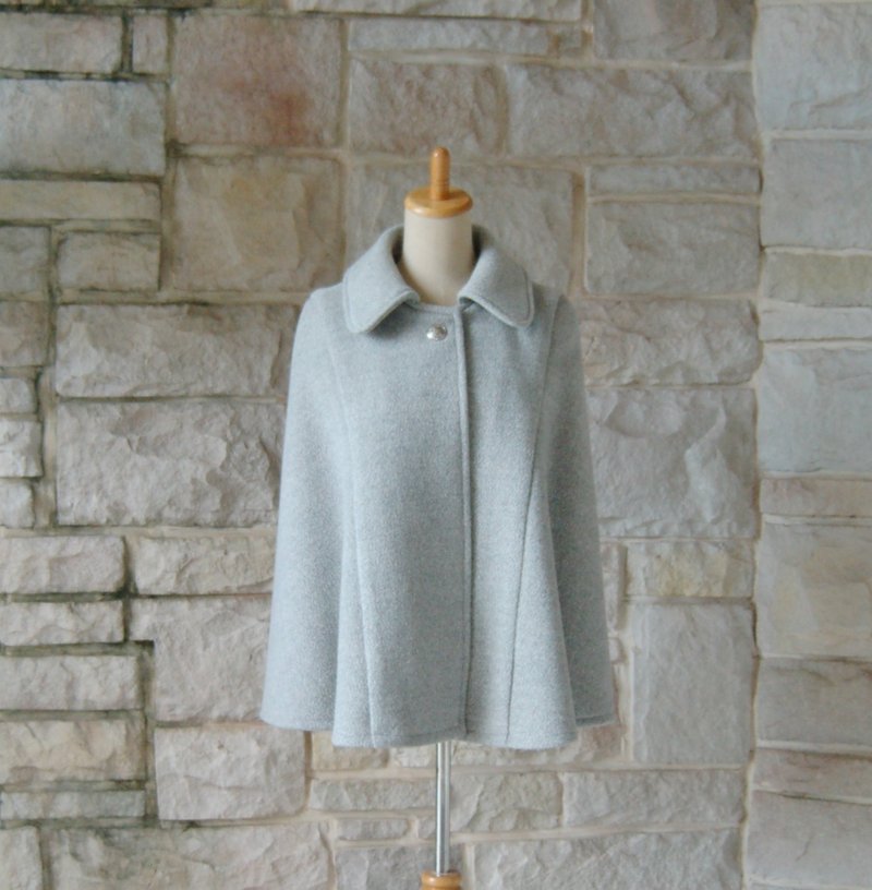 Timeless and elegant pastel pop light grey wool cape coat - เสื้อสูท/เสื้อคลุมยาว - ขนแกะ สีเทา