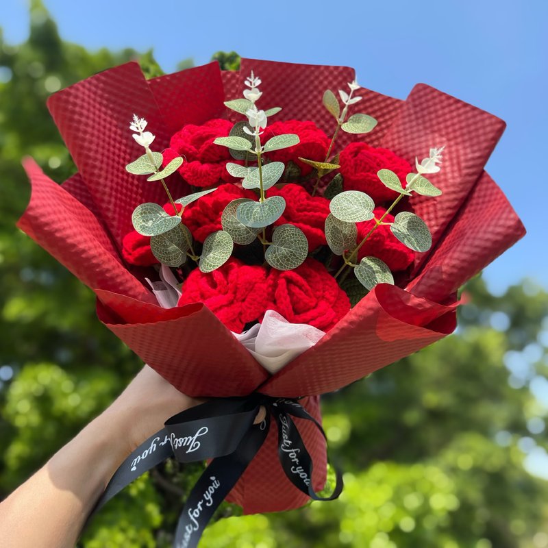 畢業禮物 畢業花束 客製化禮物2025手勾9朵玫瑰花束 - 乾燥花/永生花 - 繡線 紅色