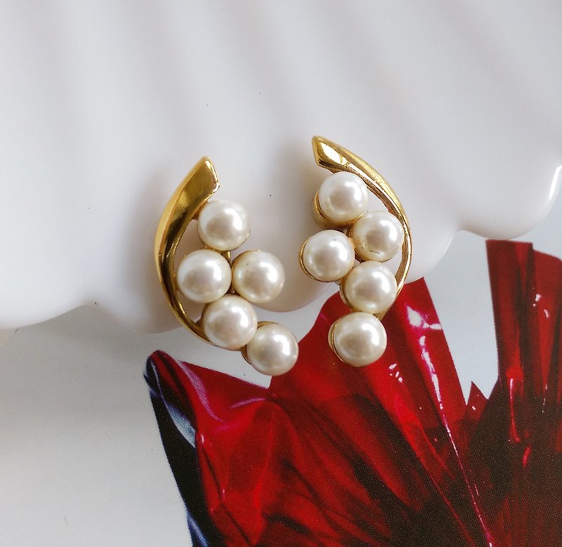 Western antique jewelry. Graceful Pearl Cluster Clip-on Earrings - Earrings & Clip-ons - Other Metals Gold