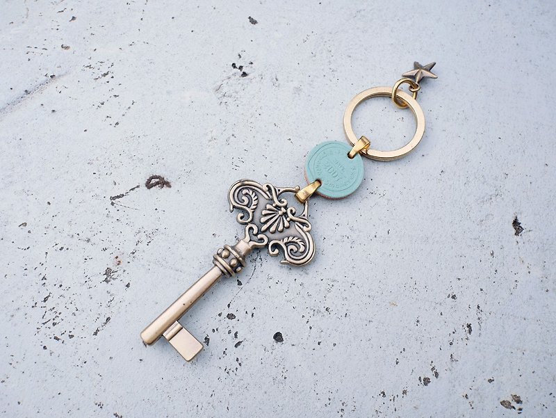 Alice door -pale aqua green key ring - Keychains - Other Metals Gold