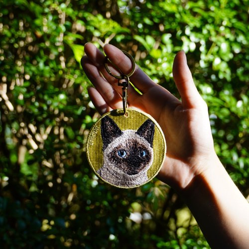 美品 刺繍 シャム猫 着物 仕付け糸付“蝶へ送る神秘的な視線”付下げ 4273 美品 刺繍 シャム猫 着物 仕付け糸付“蝶へ送る神秘的な視線”付下げ