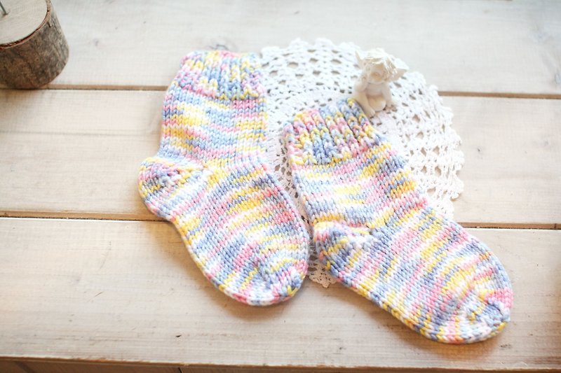 【好日手作】handmade 繽紛手織毛線嬰兒保暖襪／嬰兒襪／毛線襪／聖誕禮物 - 嬰兒襪子 - 其他材質 多色