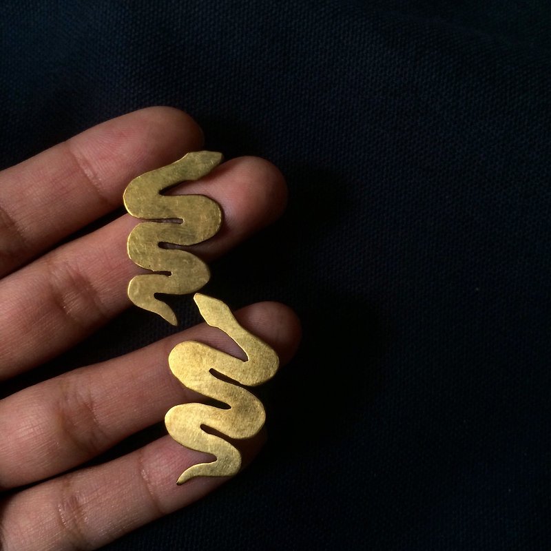 925銀針蛇造型貼耳耳環 II 蟒蛇納吉妮耳環 - 耳環/耳夾 - 銅/黃銅 金色