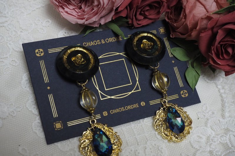 【Kaminoko Pond】Vintage Green Bronze Wreath Crystal Drop Earrings - ต่างหู - สแตนเลส สีเขียว