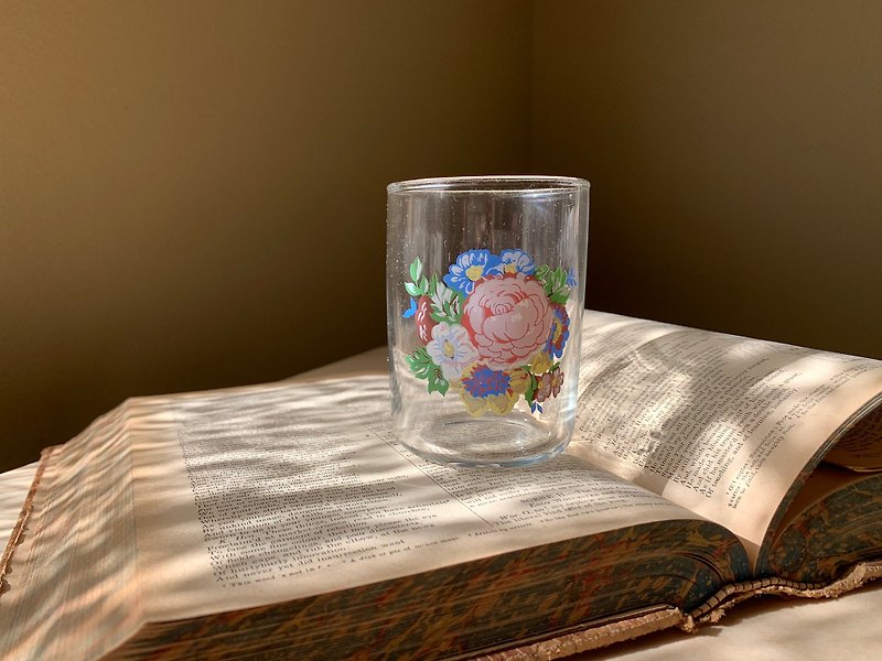 Early blooming of vintage flowers / water cup - แก้ว - แก้ว สีใส