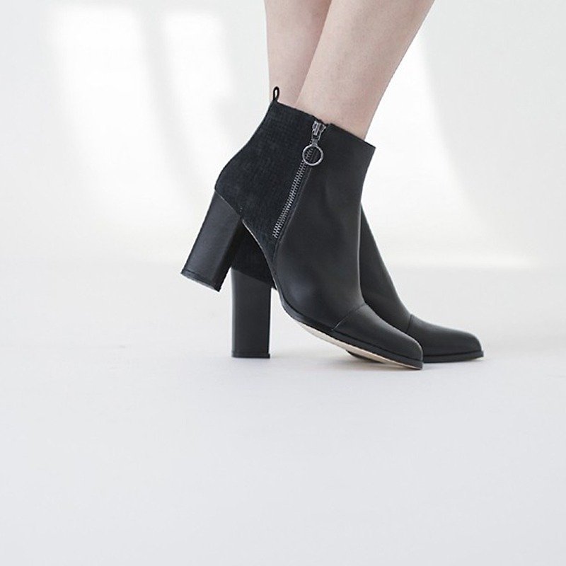 Minimalist zipper thick with high tube dermal ankle boots black - รองเท้าบูทสั้นผู้หญิง - หนังแท้ สีดำ