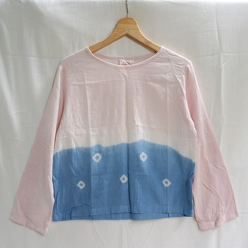 linnil：ブルードットディップ色素長袖シャツの天然染料。 - トップス - コットン・麻 ブルー