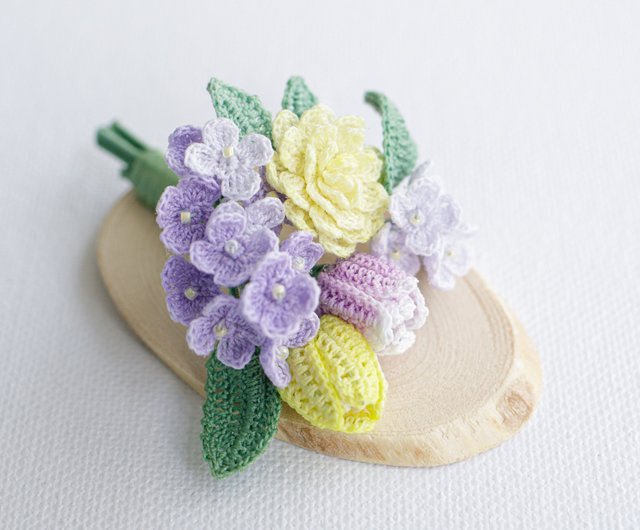 Tulips - handmade crochet pins • ornaments • photo props. graduation gift -  Shop Chuan Yuan Art Studio Brooches - Pinkoi