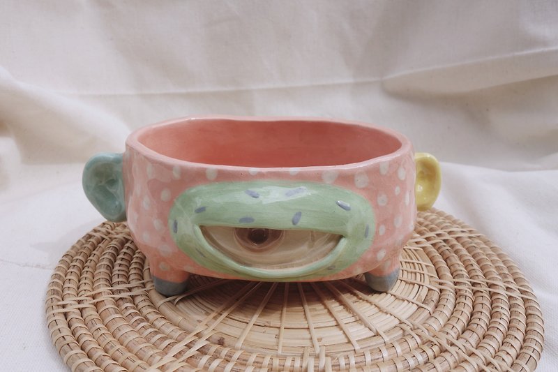 Handmade ceramic pink pot with one eye :) - 花瓶/陶器 - 陶 粉紅色