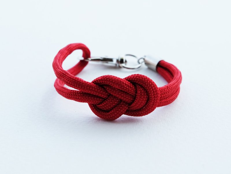 Paracord infinity-knot with metal clip bracelet in RED - สร้อยข้อมือ - วัสดุอื่นๆ สีแดง