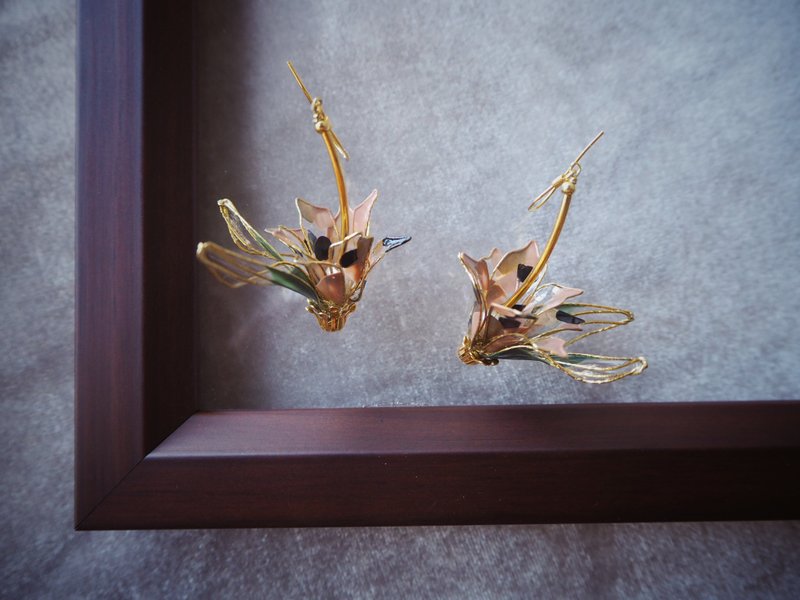 藕遇 花朵墜式樹脂耳環 - 耳環/耳夾/耳骨夾 - 樹脂 粉紅色