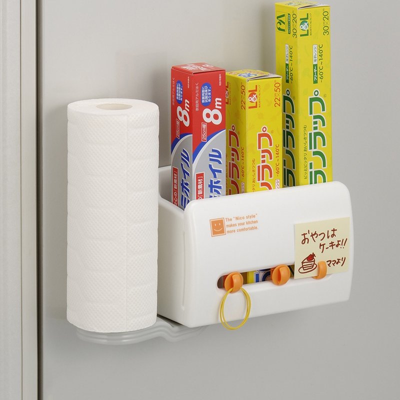 INOMATA Japan-made multifunctional magnetic paper towel holder/storage rack (with hook) - ชั้นวาง/ตะกร้า - พลาสติก ขาว