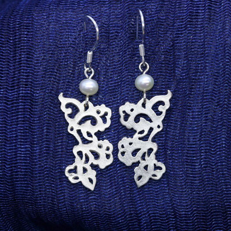 【Sumee Su】Spring. earrings - Earrings & Clip-ons - Sterling Silver White